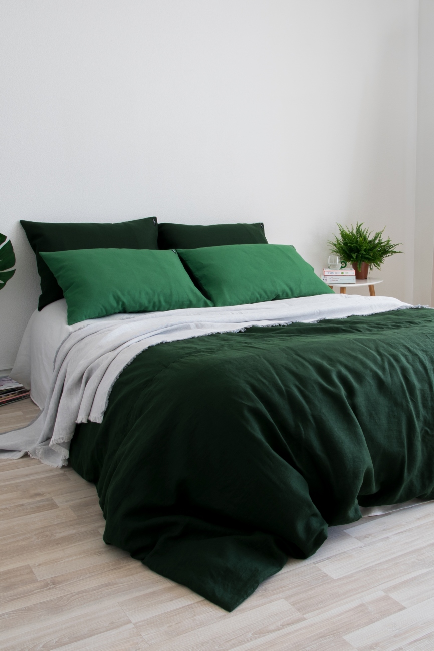 Dark green linen bedding set