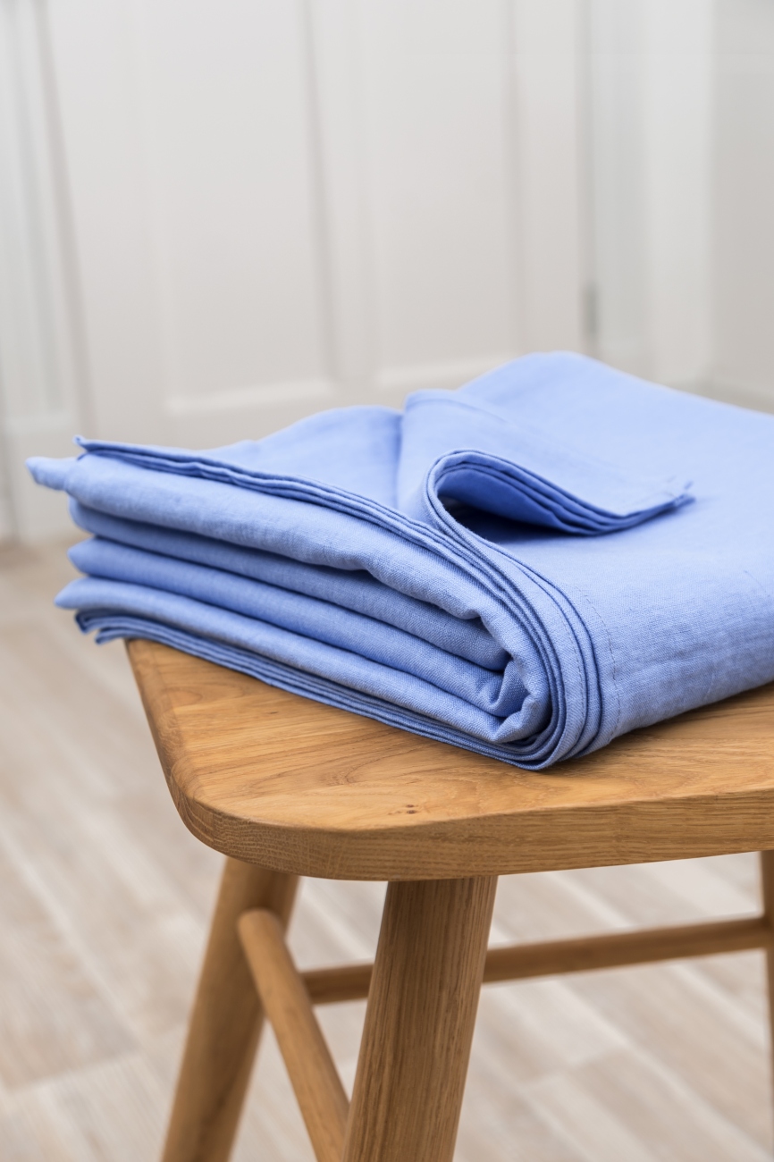 Flat linen sheet in baby blue
