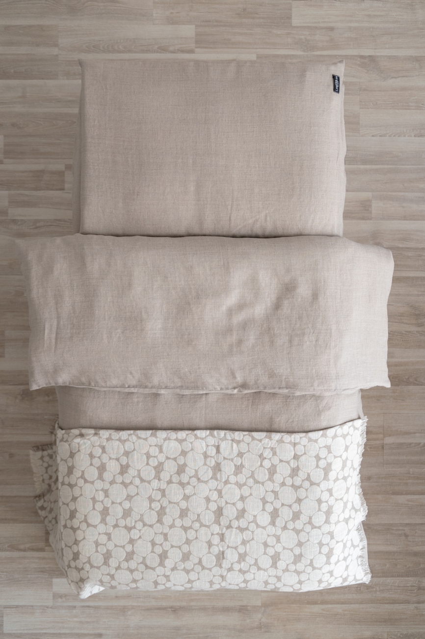 Four-piece crib set from natural linen