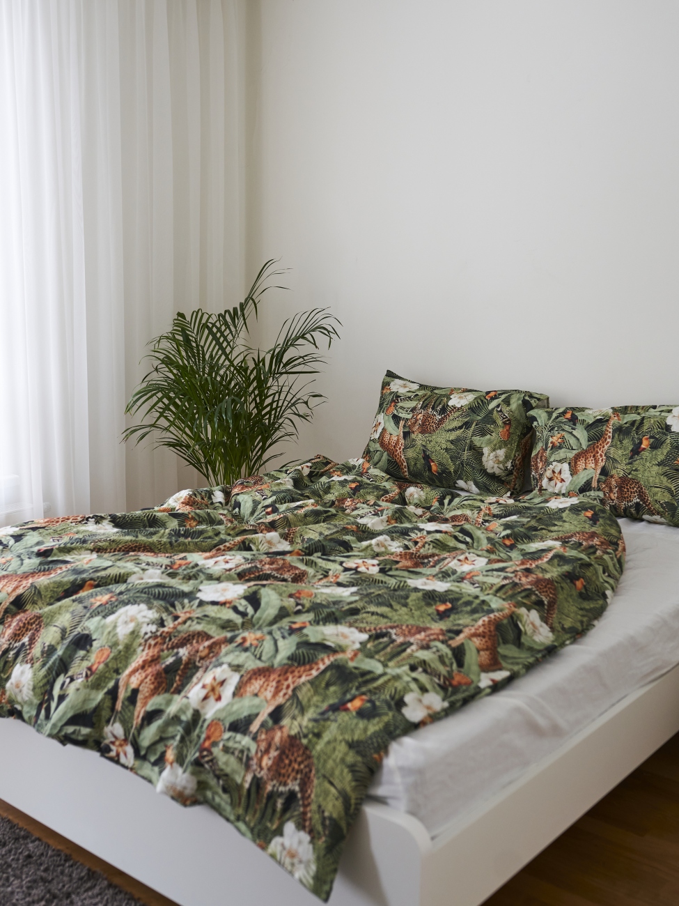 Green jungle linen bedding