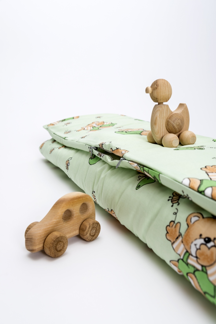 Green toddler bedding from cotton