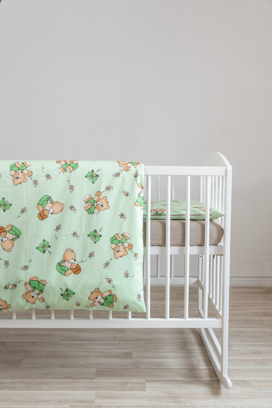 Green toddler bedding from cotton