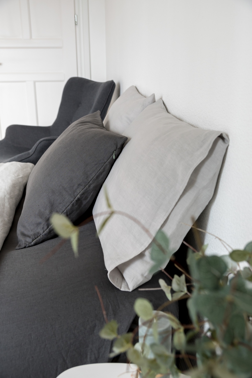 Light grey linen bedding set