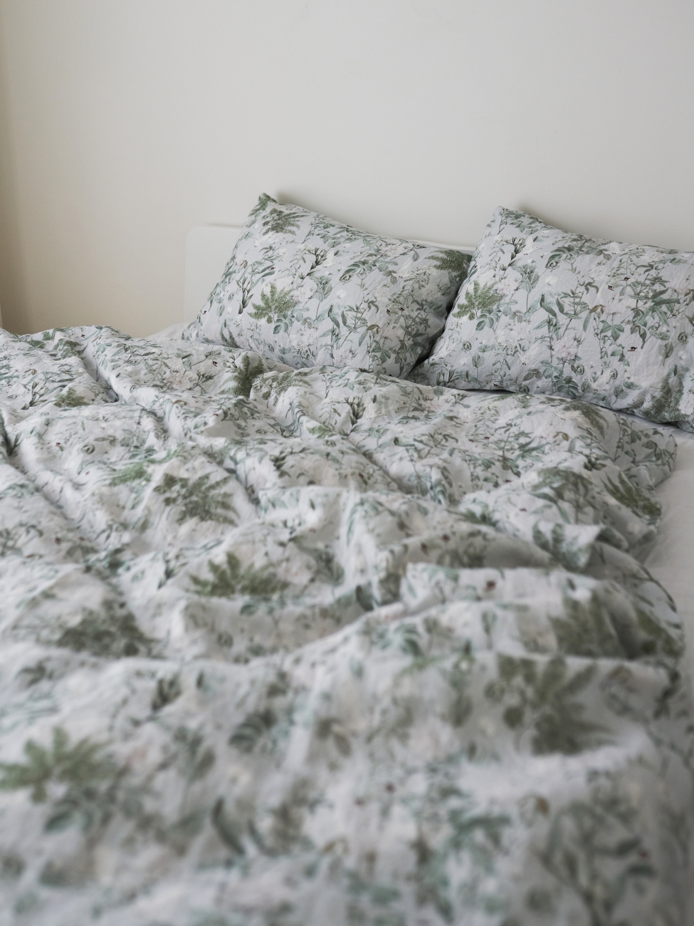 Linen bedding set with botanic print