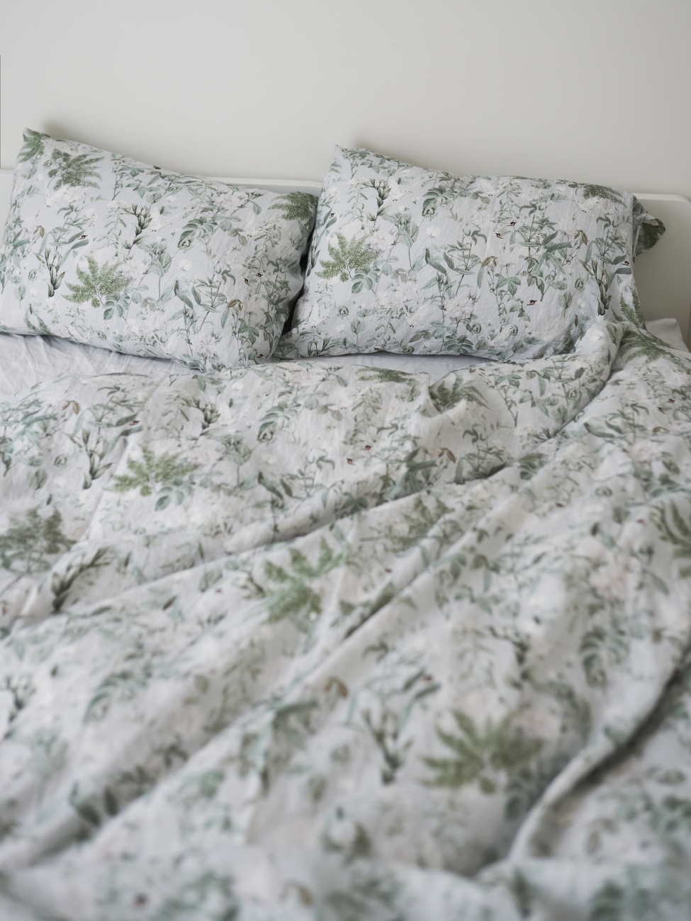 Linen bedding set with botanic print
