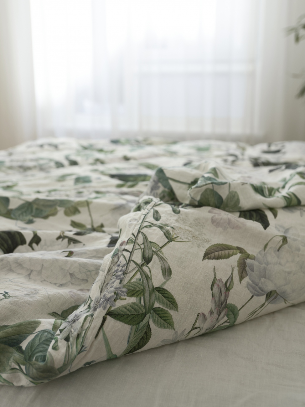 Linen bedding set with flower print