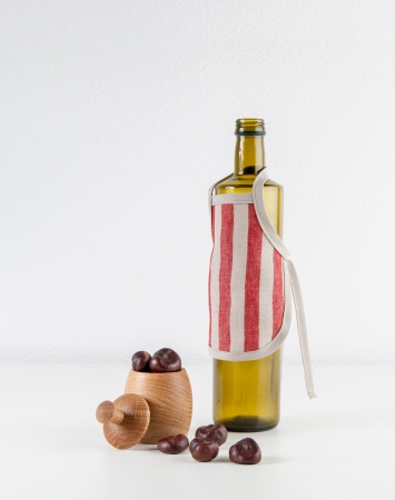 Linen bottle apron with red bengal stripe pattern