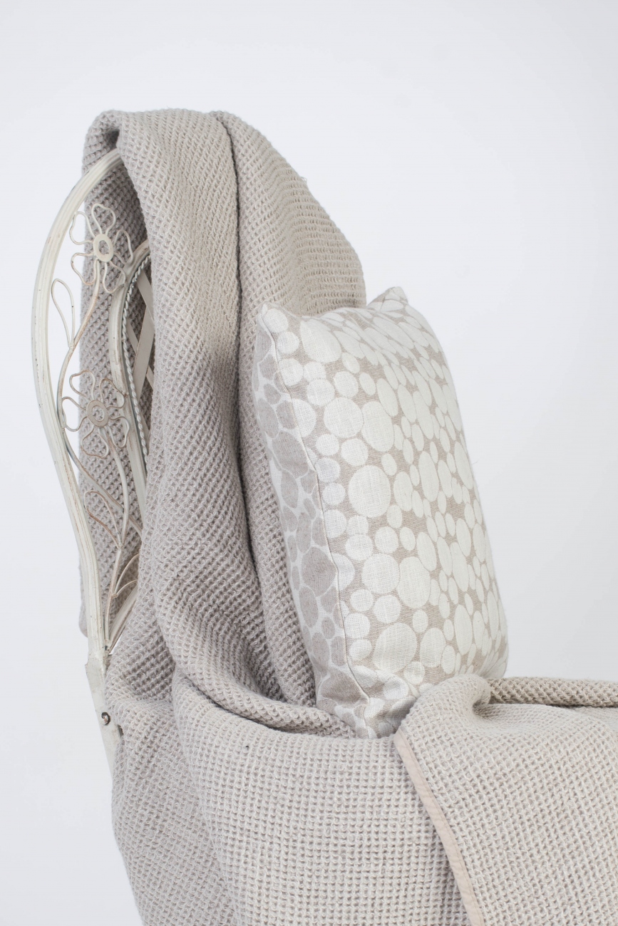 Linen throw pillow cover with bubble pattern