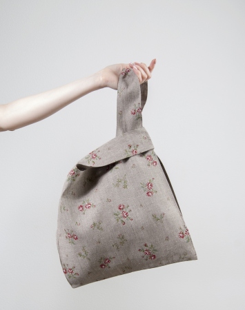 Natural linen knot bag with roses