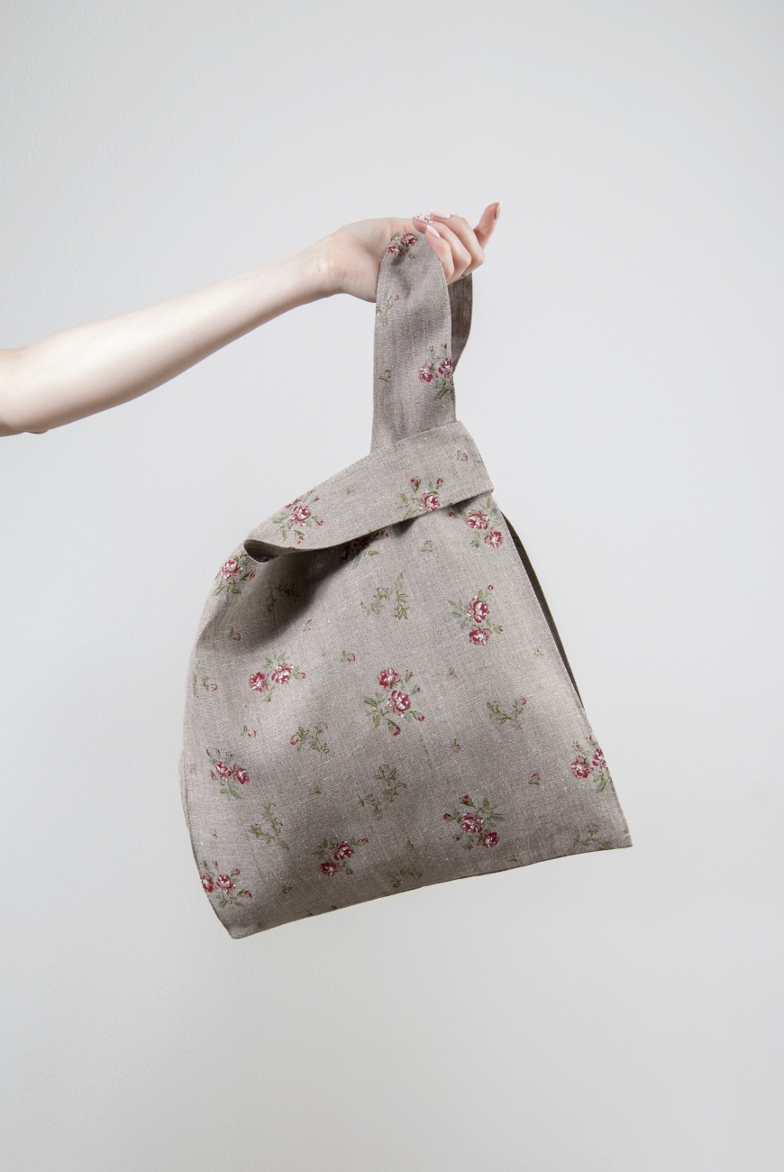 Natural linen knot bag with roses
