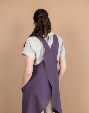 Rounded cross back apron in plum