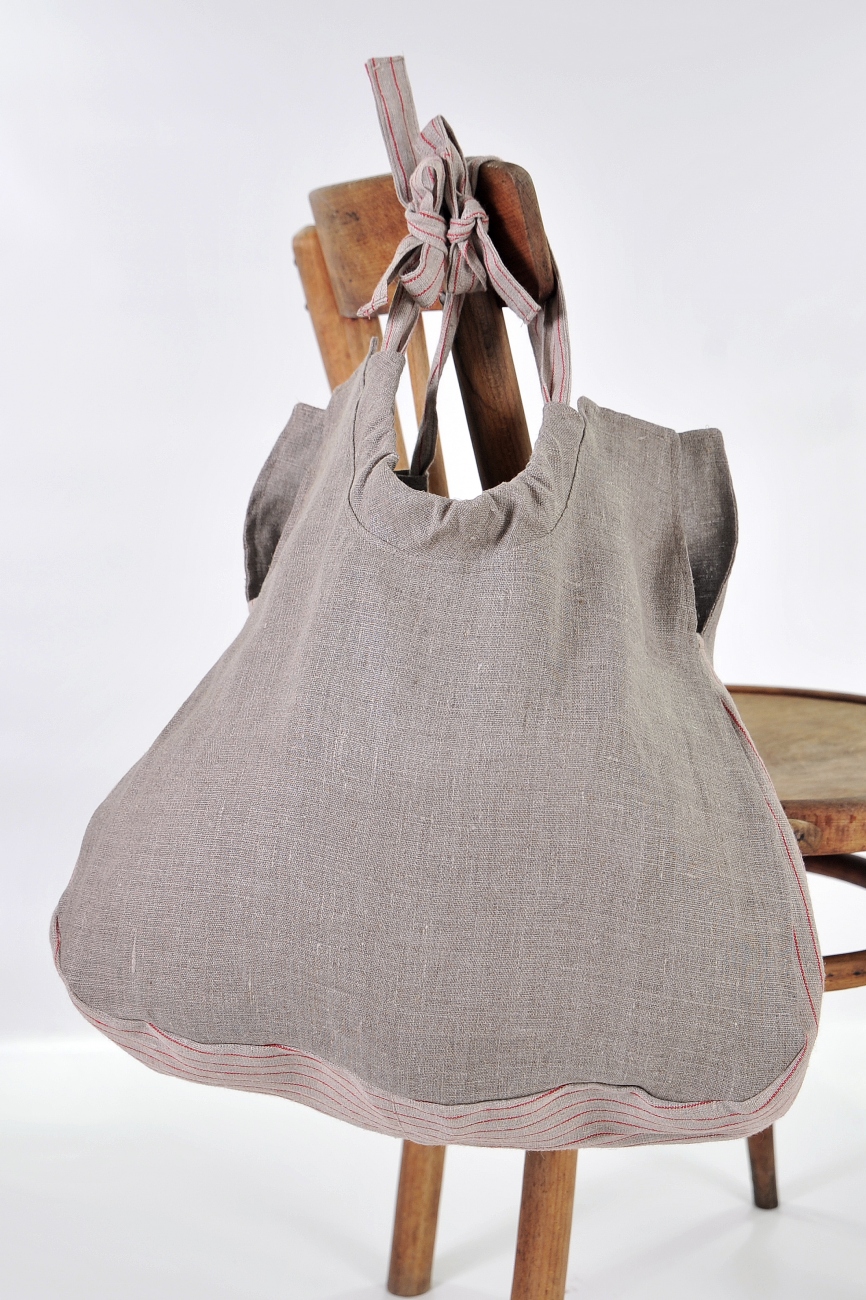 Rounded linen bag with adjustable handles
