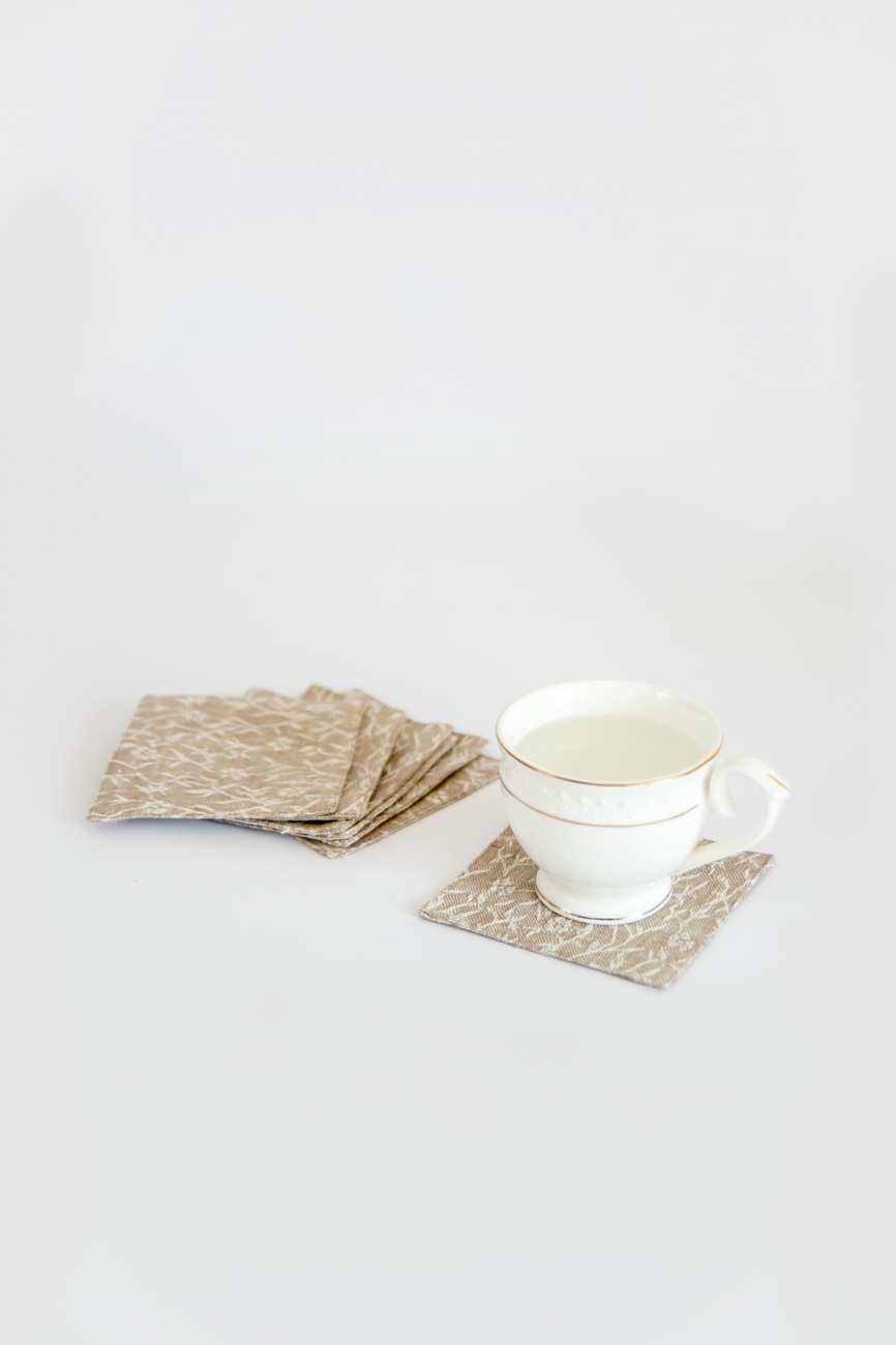 Set of 6 linen coasters with white embroidered pattern
