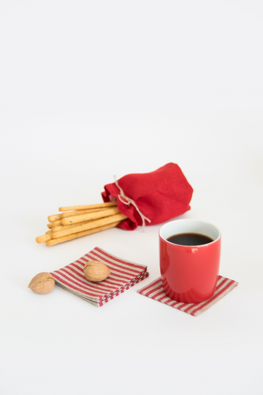 Set of 6 red linen coasters with candy stripe pattern