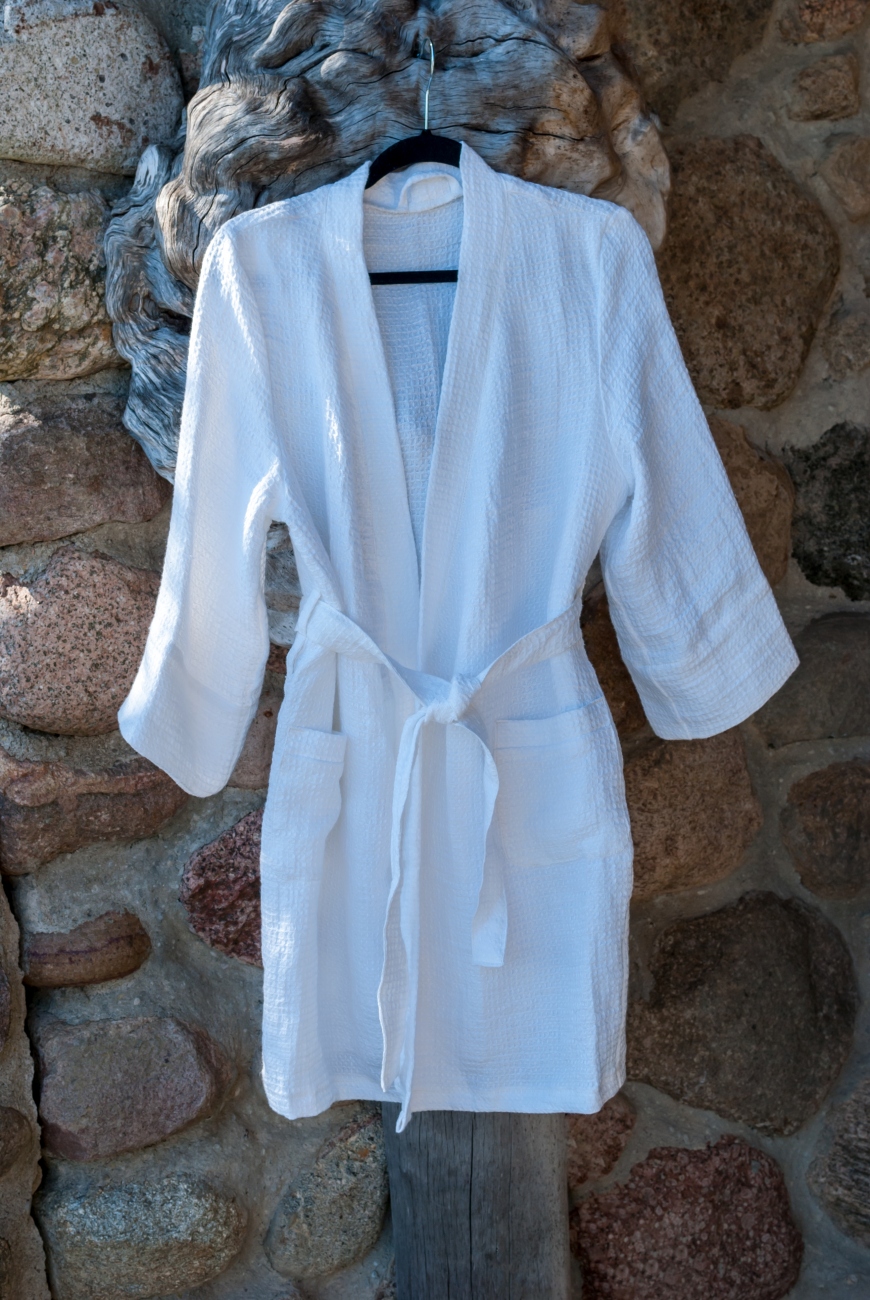 Short white waffle linen bathrobe