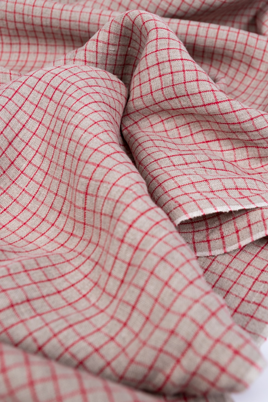 Stonewashed midweight linen with red graph checks
