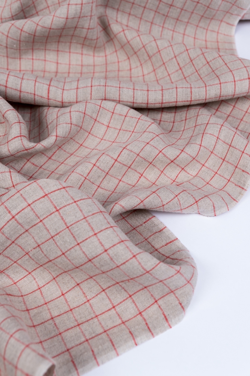 Stonewashed midweight linen with red graph checks