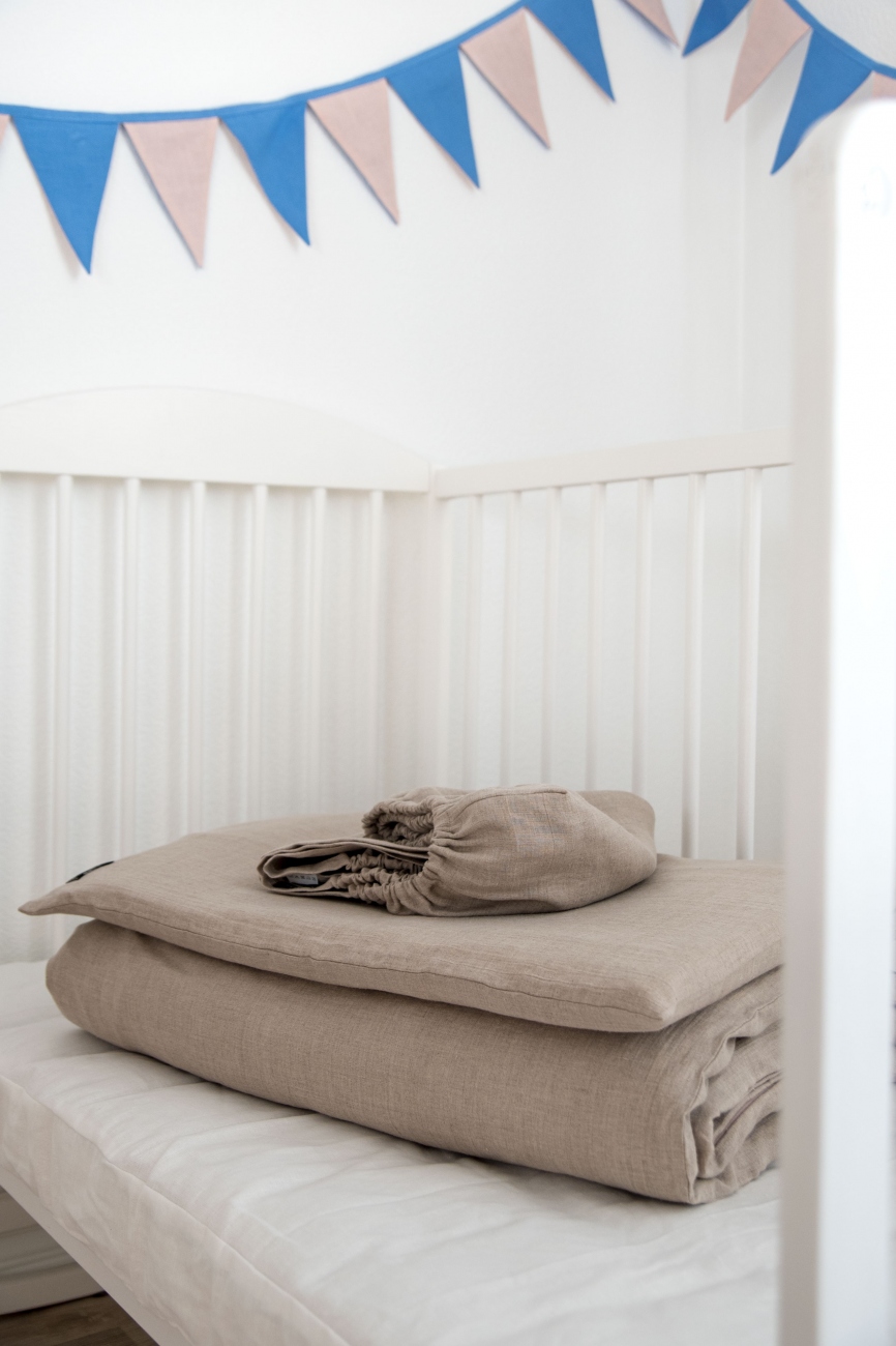 Three-piece crib set from natural linen