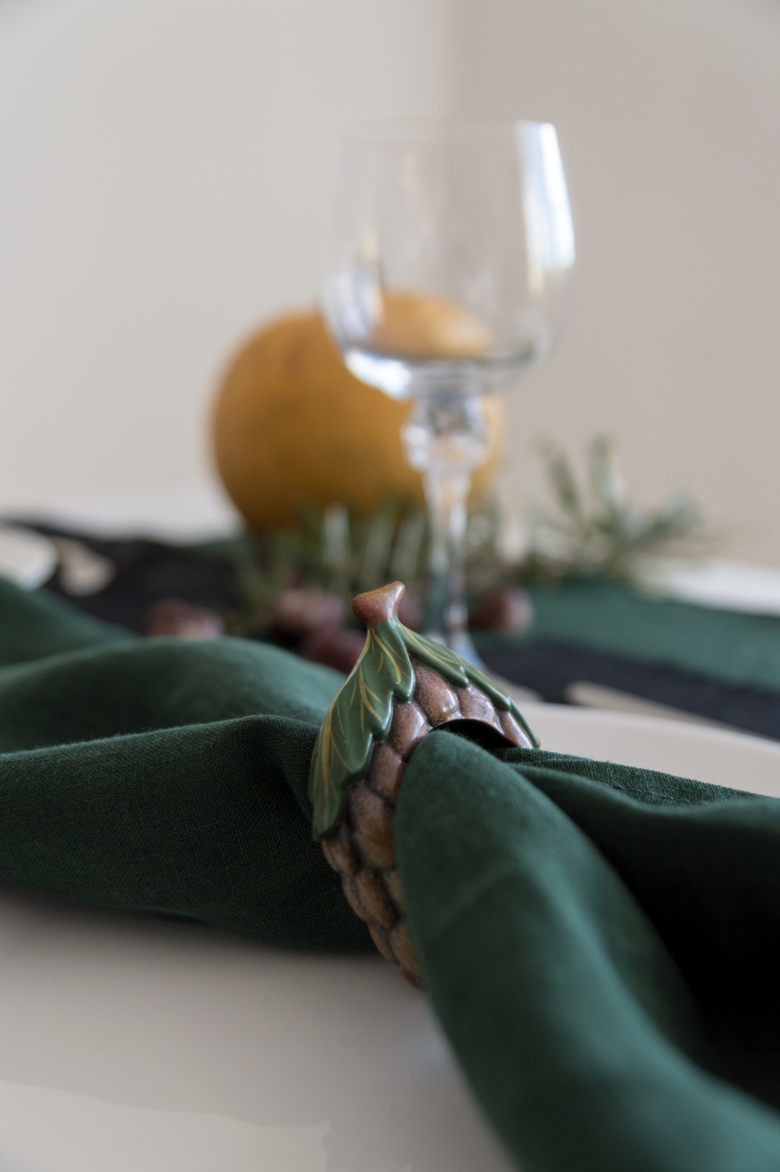 Wahed linen napkins in dark green