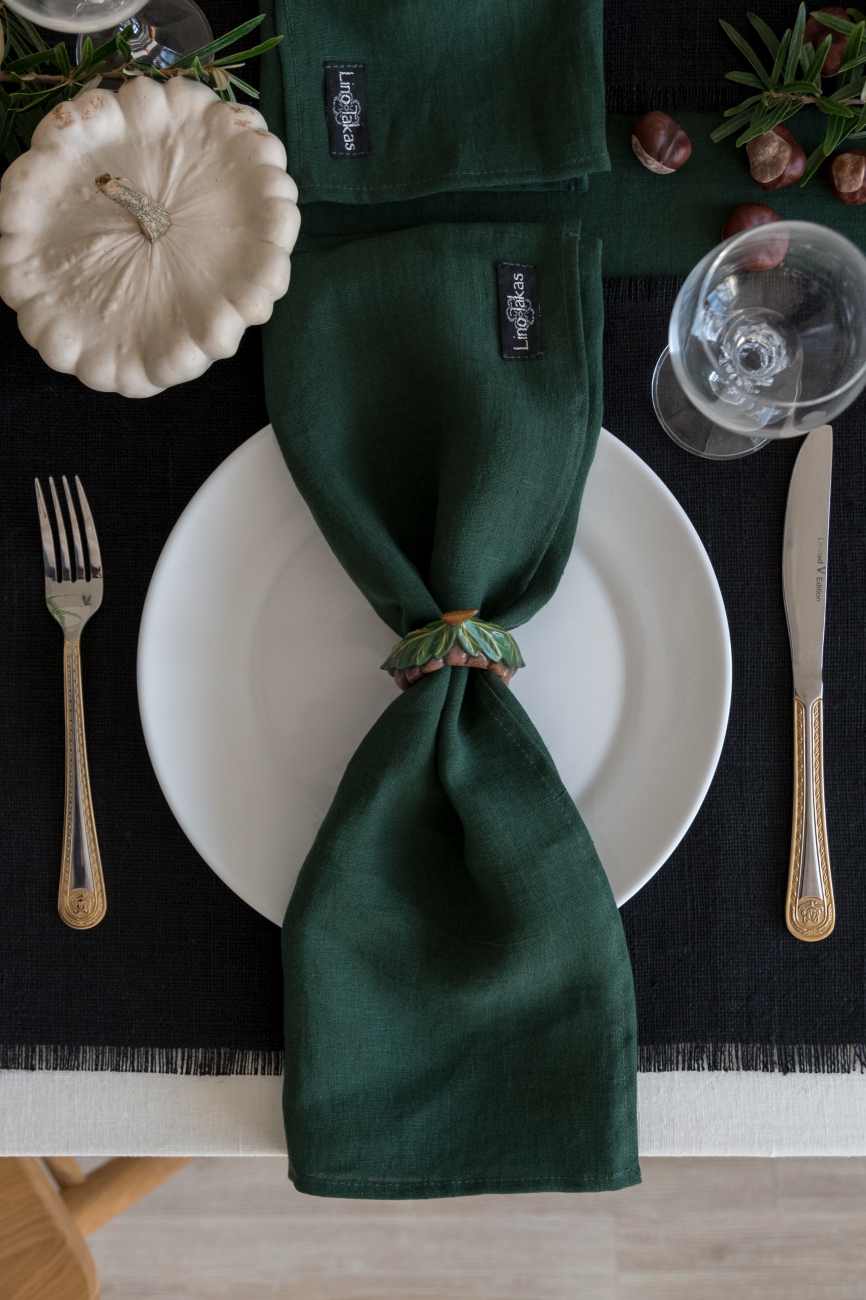 Wahed linen napkins in dark green