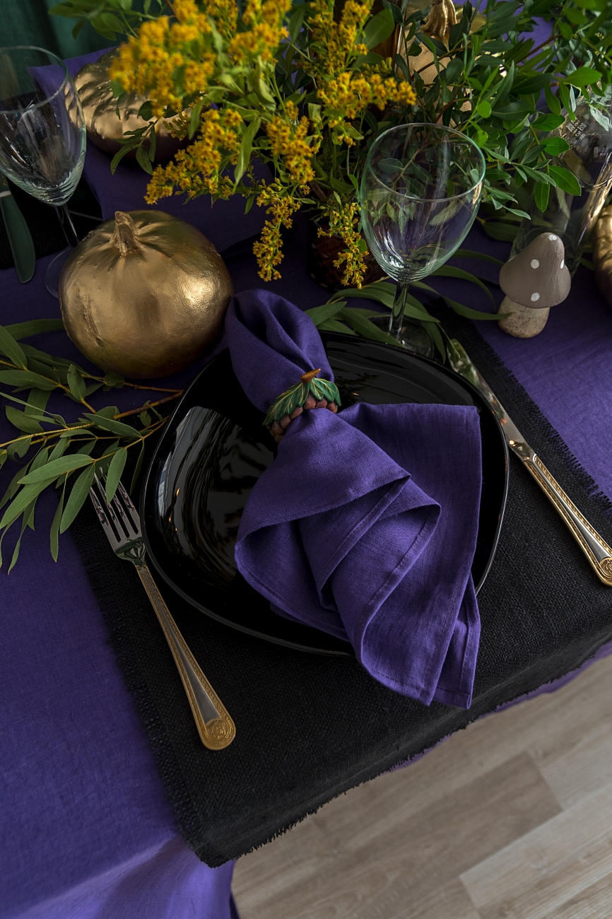 Wahed linen napkins in purple